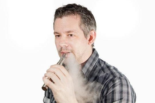 Vape Awareness Guide - What Vape Users Should Know About electronic cigarettes health effects and Related Risks