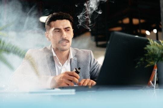 Master luật chơi poker with Proven Strategies and Choose the Best Electronic Puff Cigarette for Gaming Sessions